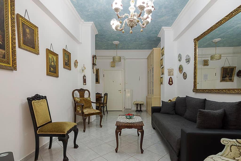 Vintage Style Apartment With Beautiful Backyard Athens Exterior photo